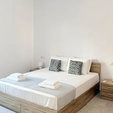 Nikolas Ground Floor 2bd With Free Parking 아파트 하니아