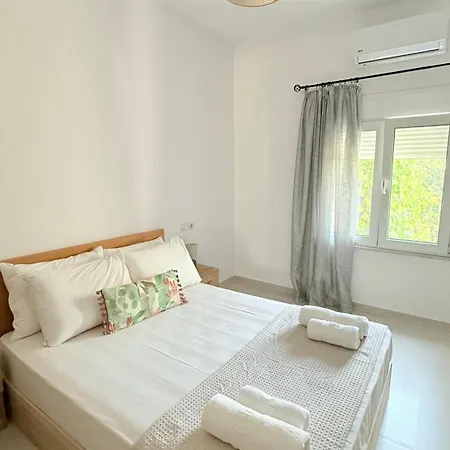 Nikolas Ground Floor 2bd With Free Parking 아파트 하니아